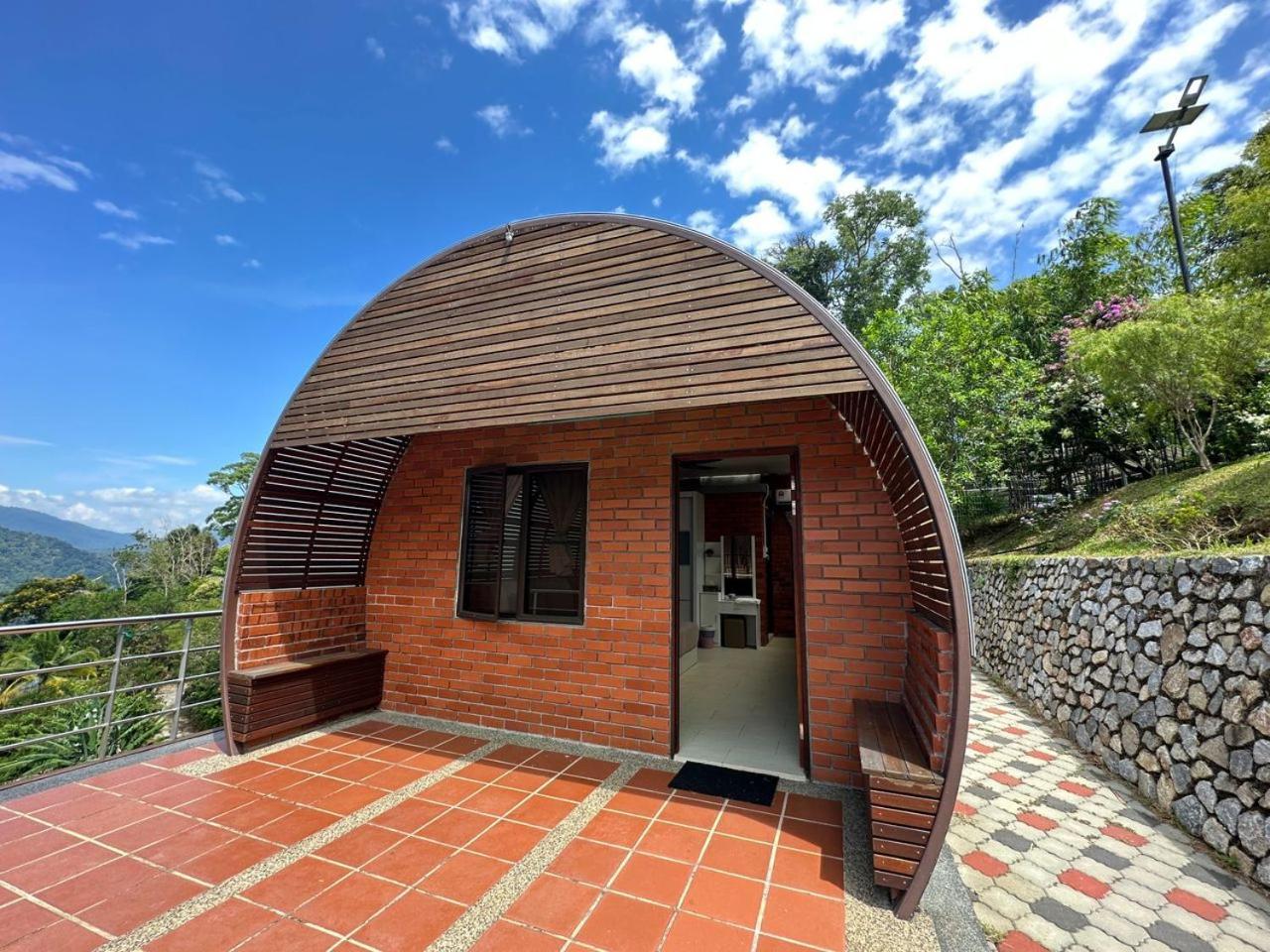 Red House The Garden Stay In Bukit Tinggi By Play 벤통 외부 사진