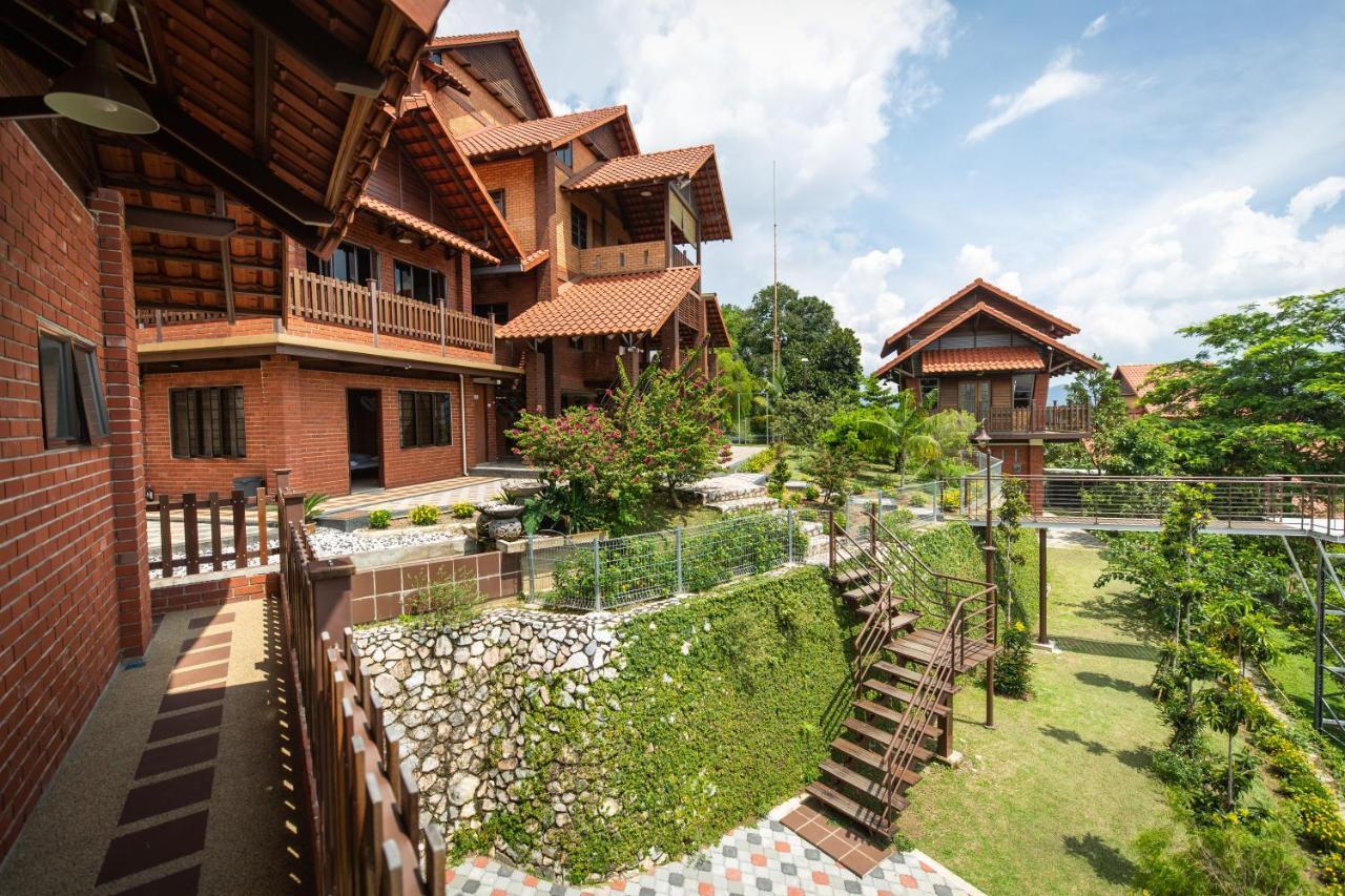 Red House The Garden Stay In Bukit Tinggi By Play 벤통 외부 사진