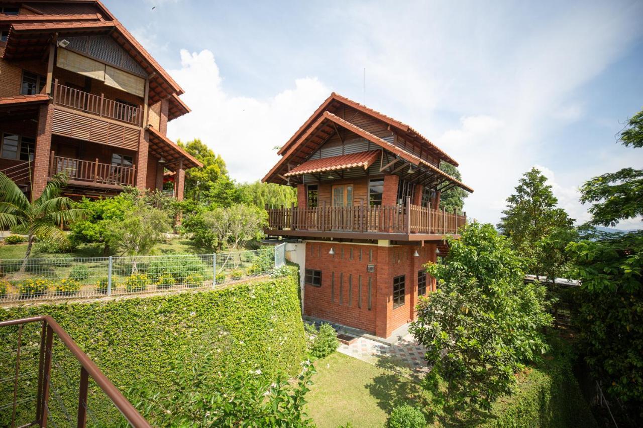 Red House The Garden Stay In Bukit Tinggi By Play 벤통 외부 사진