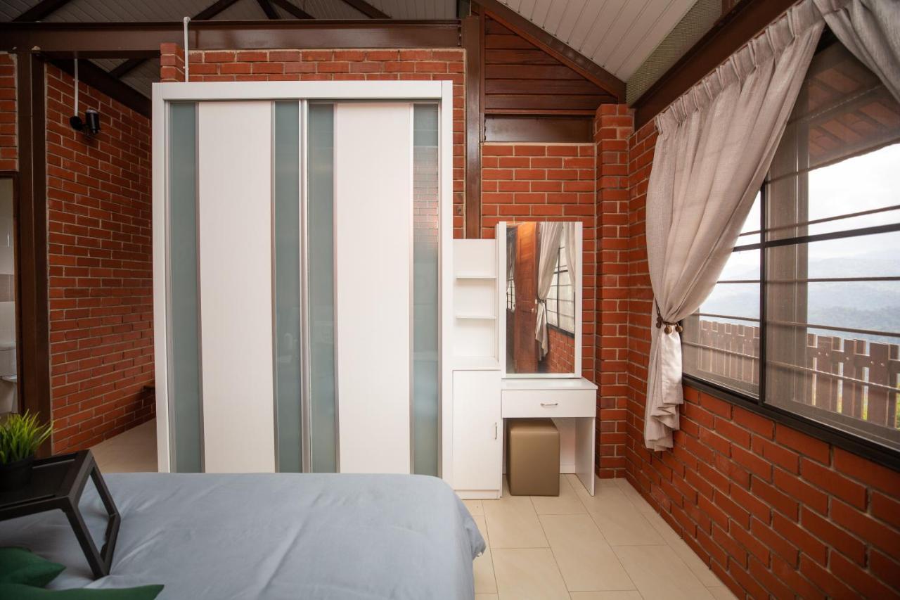 Red House The Garden Stay In Bukit Tinggi By Play 벤통 외부 사진