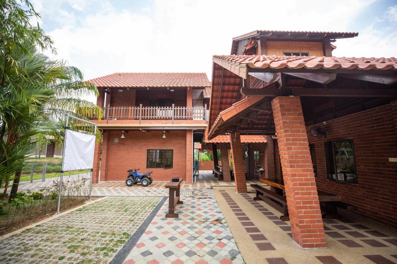 Red House The Garden Stay In Bukit Tinggi By Play 벤통 외부 사진